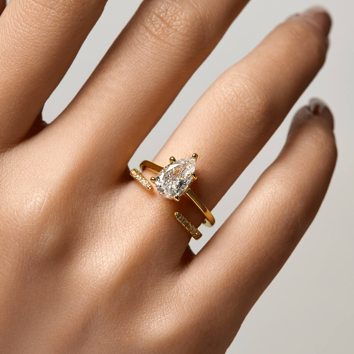 Peren Solitaire Ring – 14K Goud