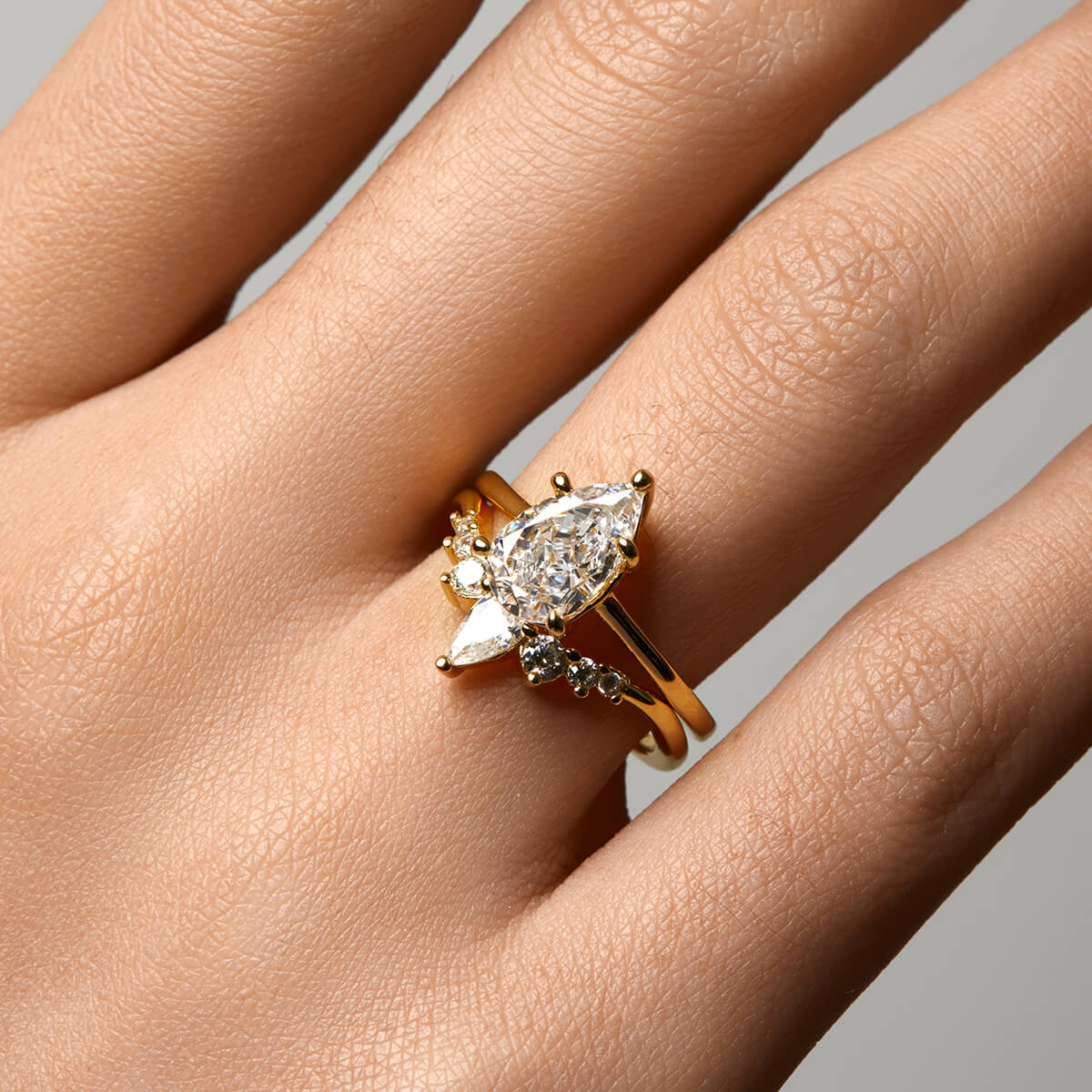 Peren Solitaire Ring – 14K Goud