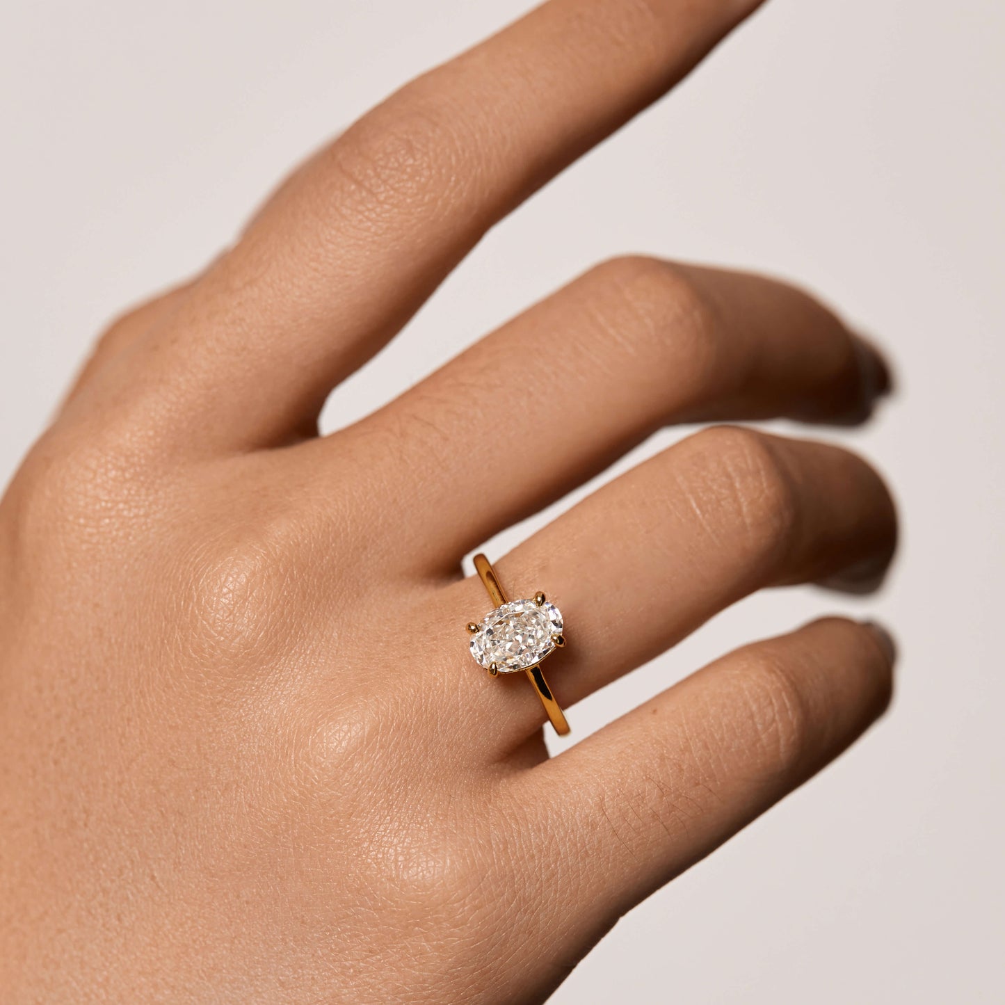 Ovale Solitaire Ring – 14K Goud