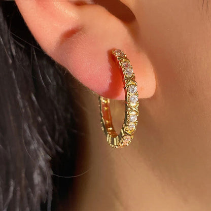 Zirconia Cross oorbellen | 18K Goud